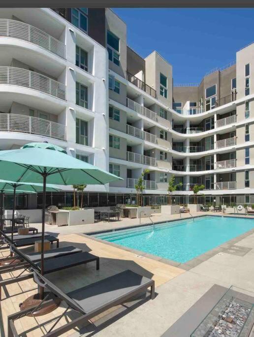 Relax On Wilshire With A View Los Angeles Exterior foto