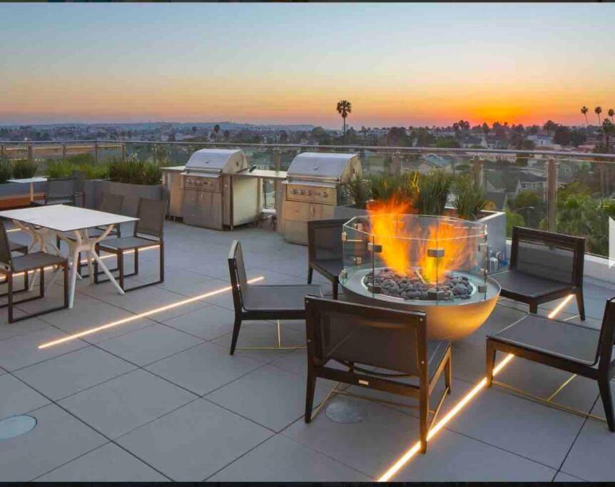 Relax On Wilshire With A View Los Angeles Exterior foto