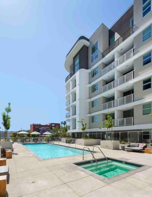 Relax On Wilshire With A View Los Angeles Exterior foto